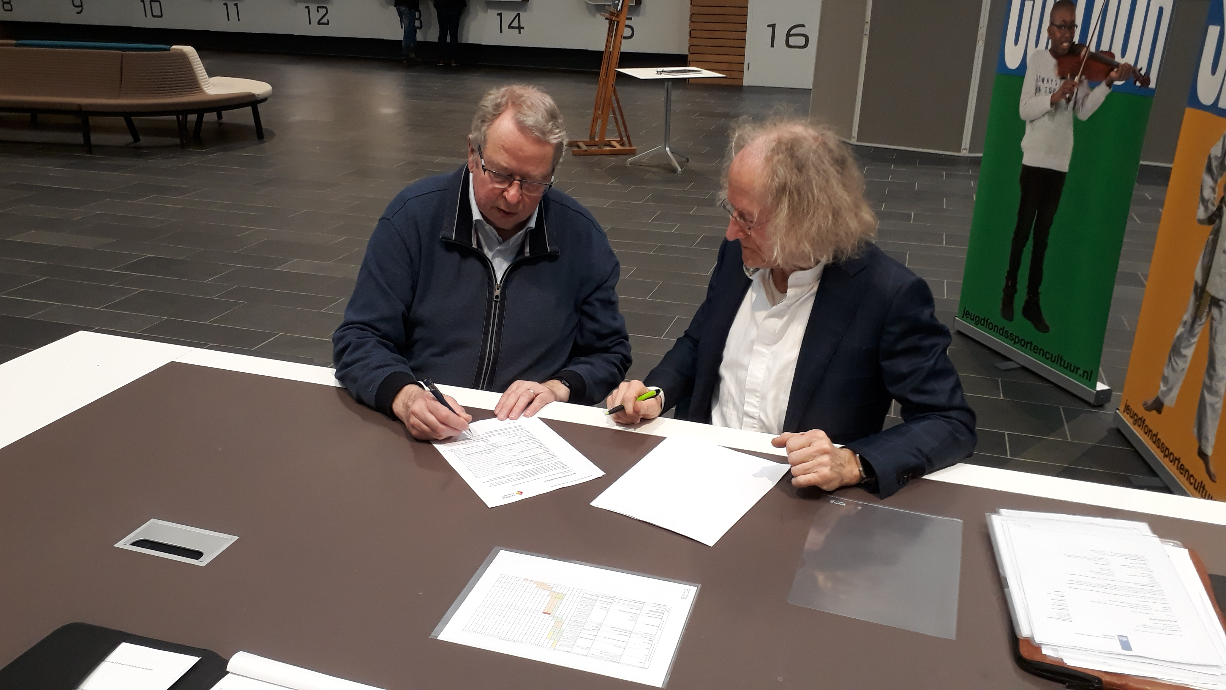 Ondertekening_offerte_Enexis2 image Ondertekening_offerte_Enexis2 Nieuws - LangstraatZon